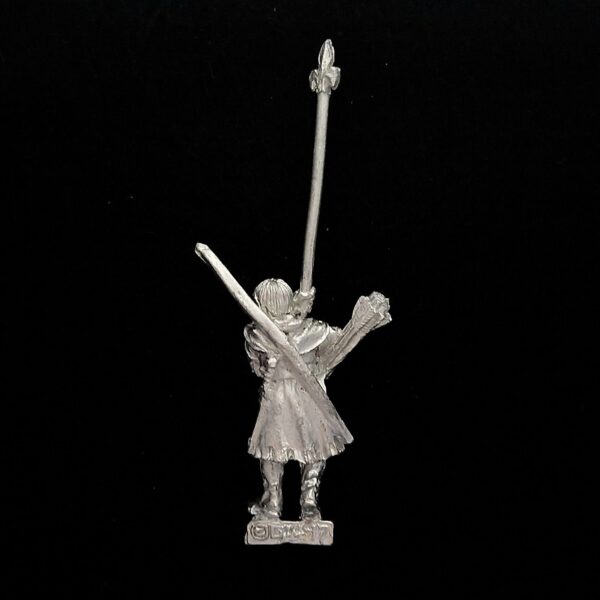 Bretonnia Squires with Bows Standard Bearer Bretonnia Squires with Bows Standard Bearer