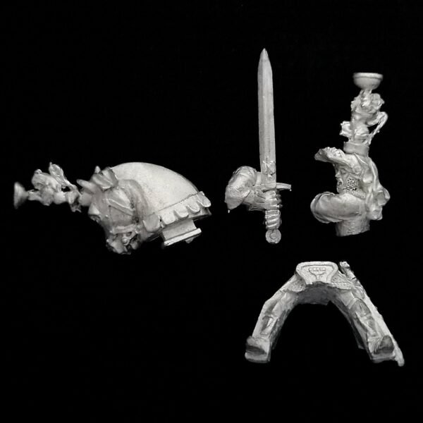 Bretonnian Grail Knight Hero With Two Handed Sword