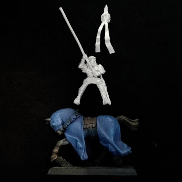 Bretonnia Errant Knight Standard Bearer Bretonnia Errant Knight Standard Bearer