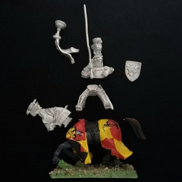 Bretonnia Grail Knight Standard Bearer Bretonnia Grail Knight Standard Bearer