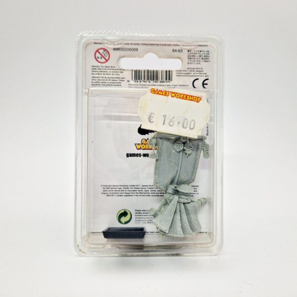 Dwarfs Thane with Army Battle Standard Dwarfs Thane with Army Battle Standard