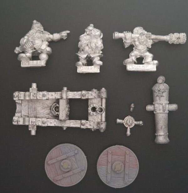 A photo of a 5th editon Dwarf Cannon and Crew Warhammer miniature