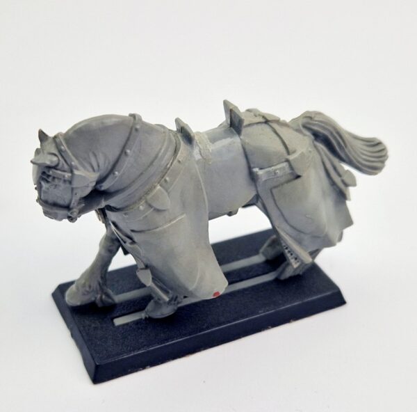 A photo of a 6th edition Bretonnian Horse Warhammer miniature