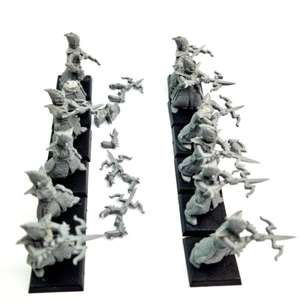 A photo of 6th edition Dark Elves Crossbowmen Warhammer miniatures