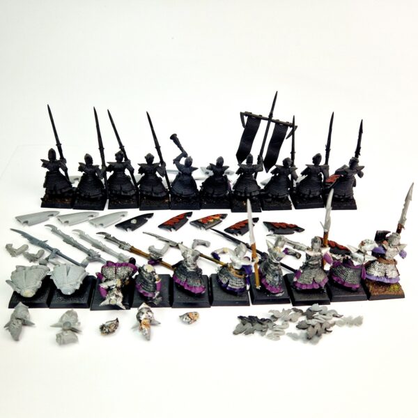 A photo of 6th edition Dark Elves Spearmen Warhammer miniatures
