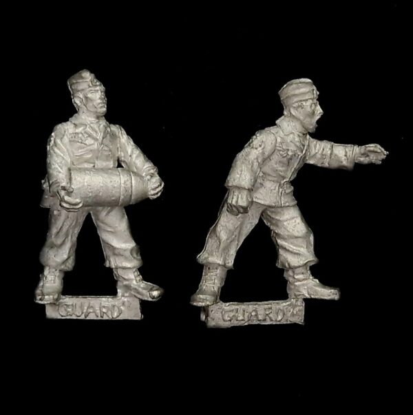 A photo of 3rd edition Imperial Guard Basilisk Tank Crew Warhammer miniatures