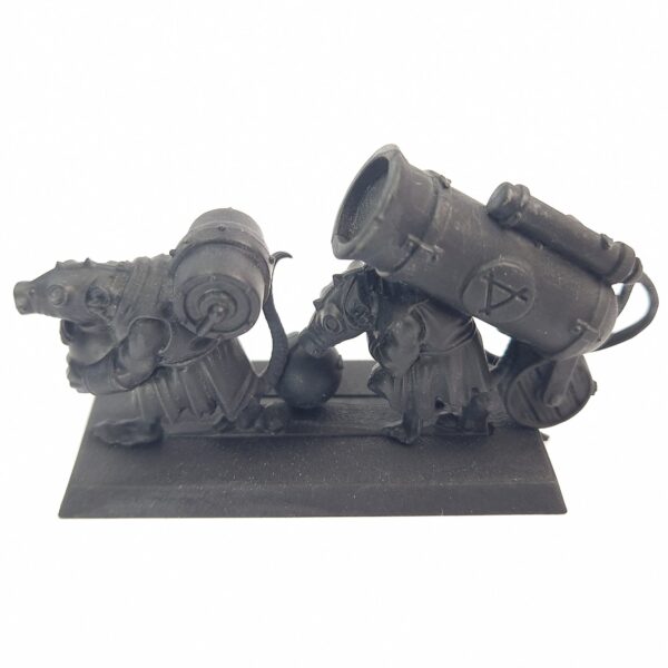 A photo of a 8th edition Skaven Island of Blood Poisoned Wind Mortar Team Warhammer miniature