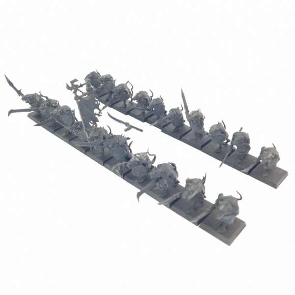 A photo of 8th edition Skaven Island of Blood Clanrats Warhammer miniatures