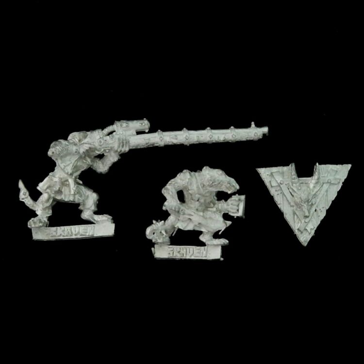 A photo of a Skaven Warplock Jezzails Warhammer miniature
