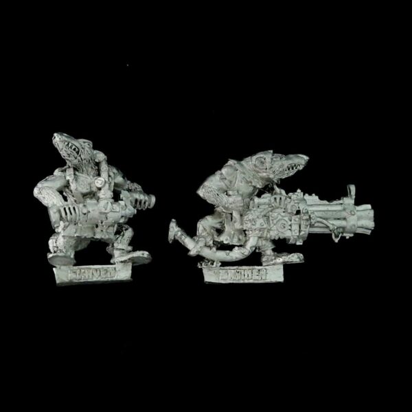 A photo of a Skaven Ratling Gun Warhammer miniature