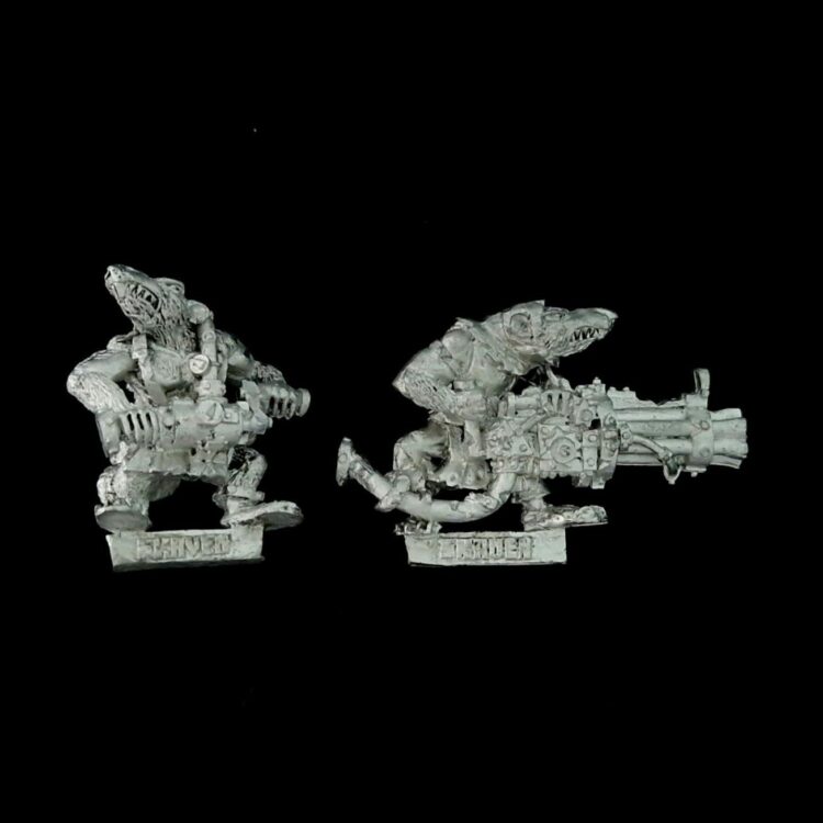 A photo of a Skaven Ratling Gun Warhammer miniature