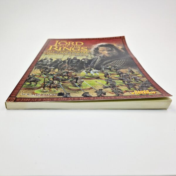 A photo of a Warhammer The Lord of the Rings The Two Towers Rulebook (Dutch)