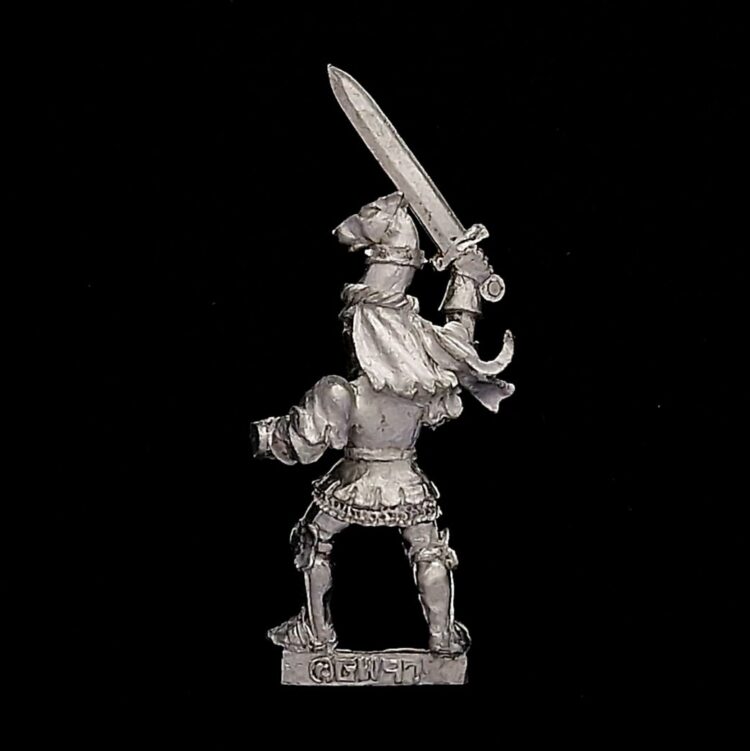 A photo of a Bretonnian Knights of the Realm Hero on Foot Warhammer miniature