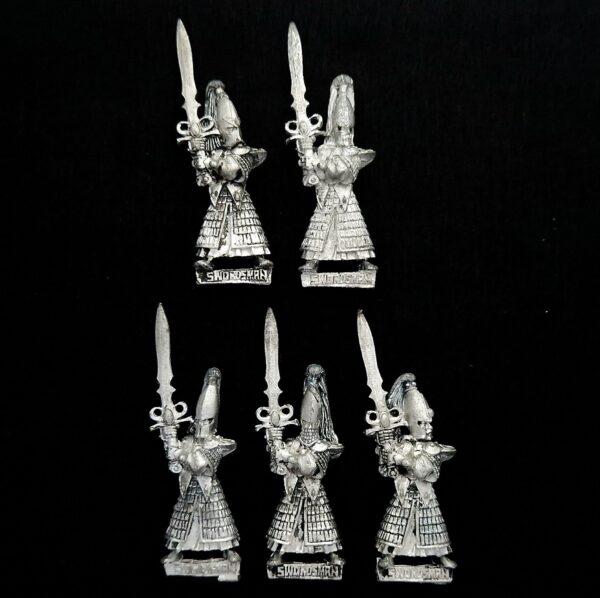 A photo of High Elves Swordmasters of Hoeth Warhammer miniatures