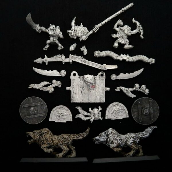 A photo of a Orcs and Goblins Goblin Wolf Chariot Warhammer miniature