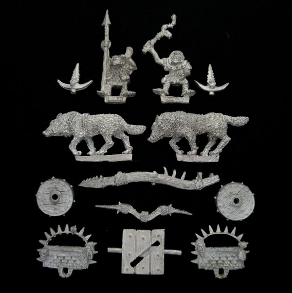 A photo of a Orcs and Goblins Goblin Battle Chariot Warhammer miniature
