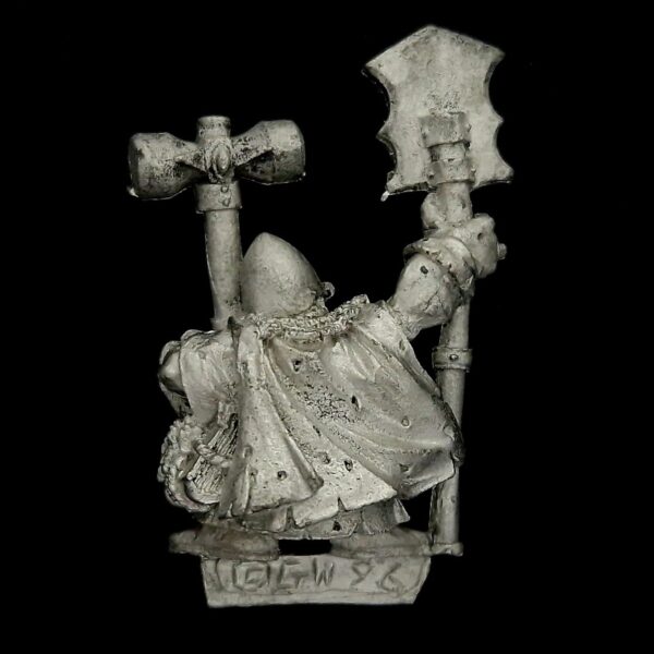 A photo of a Dwarf Grung Runesmith Warhammer miniature