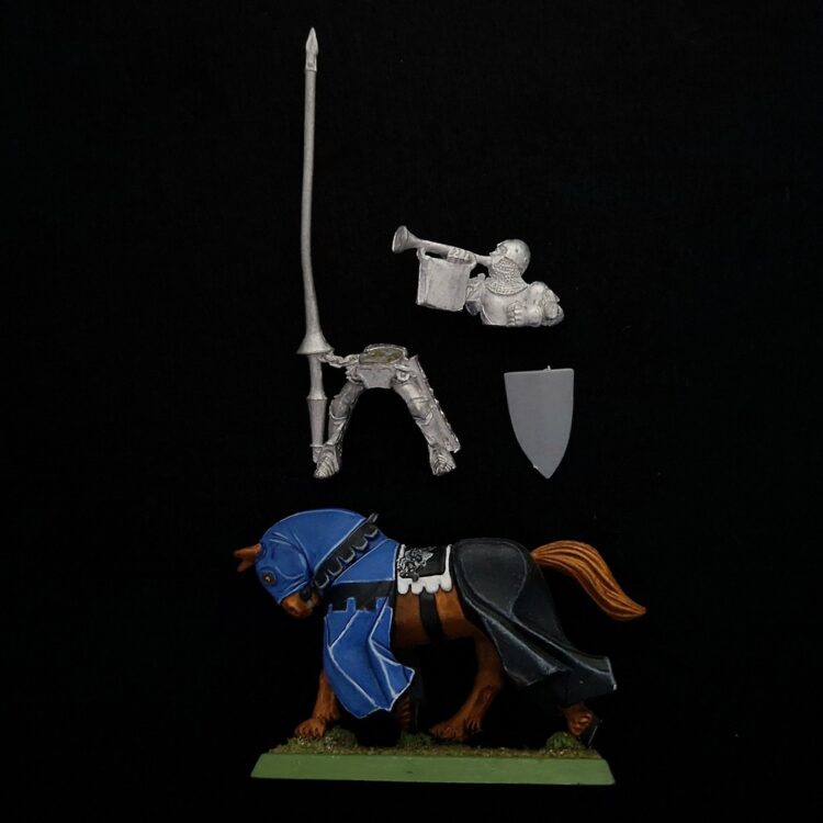 A photo of a Bretonnia Knight of the Realm Musician Warhammer miniature