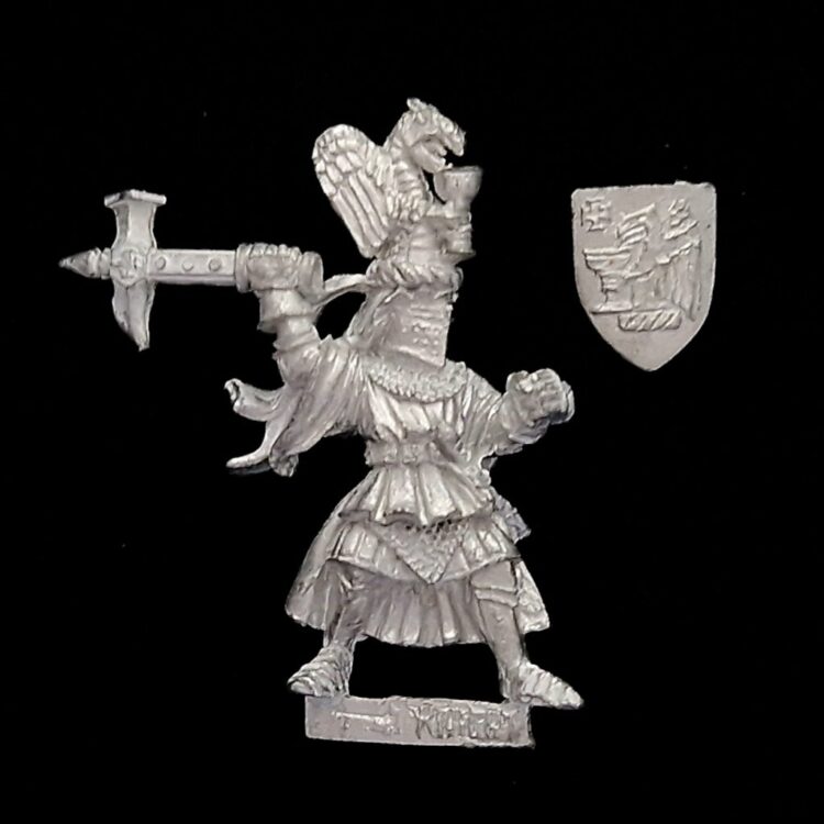 A photo of a Bretonnian Grail Knight Hero on Foot Warhammer miniature