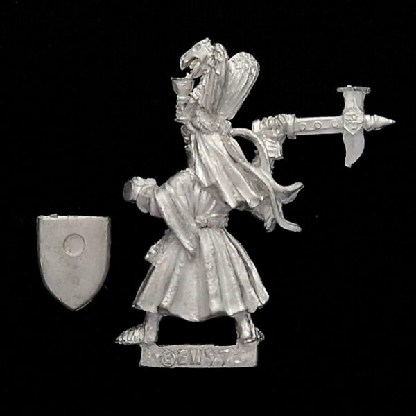 A photo of a Bretonnian Grail Knight Hero on Foot Warhammer miniature