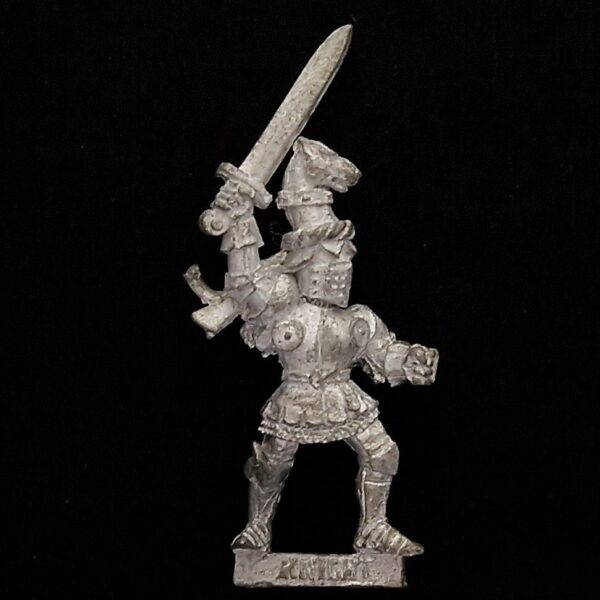 A photo of a Bretonnian Knights of the Realm Hero on Foot Warhammer miniature