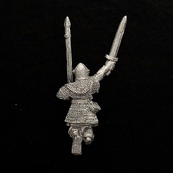 A photo of a Bretonnia Men at Arms Champion with Spear Warhammer miniature