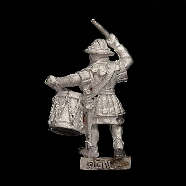 A photo of a Bretonnia Men at Arms Halbediers Musician Warhammer miniature