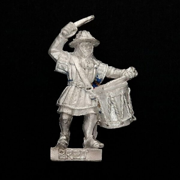 A photo of a Bretonnia Men at Arms Halbediers Musician Warhammer miniature