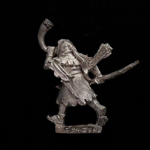 A photo of a Bretonnia Squires with Bows Musician Warhammer miniature