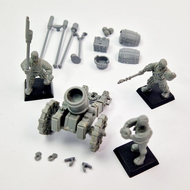 A photo of a The Empire Artillery Warhammer miniature