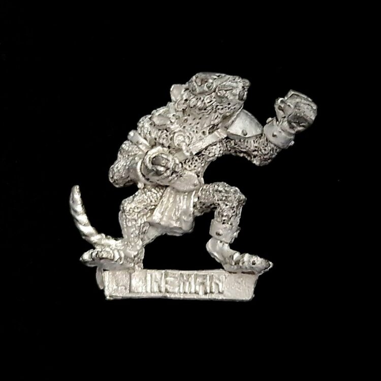 A photo of a Blood Bowl Skaven Lineman miniature