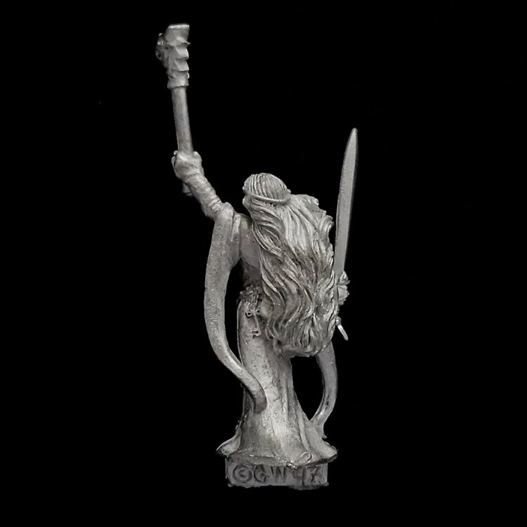 A photo of a Bretonnia Sorceress Warhammer miniature