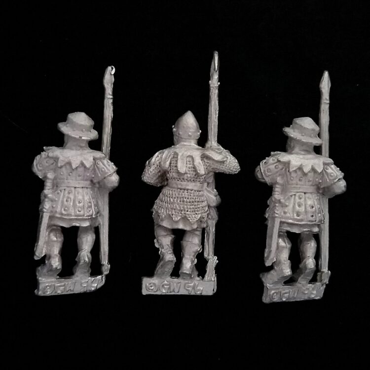 A photo of Bretonnia Men at Arms with Spears Warhammer miniatures