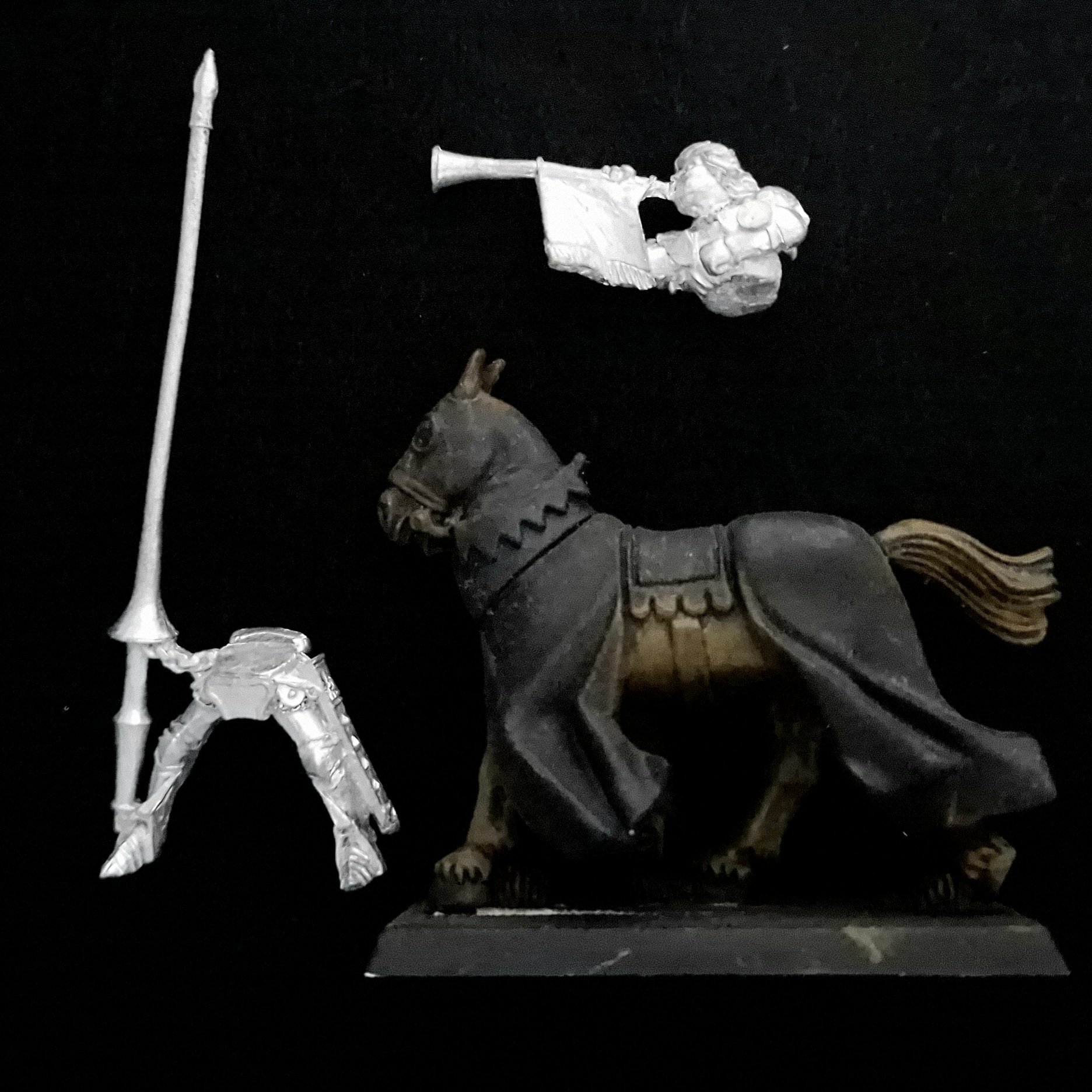 A photo of a Bretonnia Errant Knight Musician Warhammer miniature