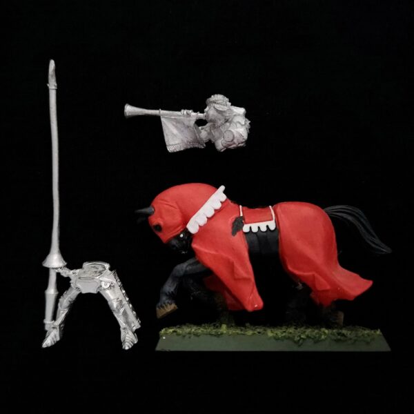 A photo of a Bretonnia Errant Knight Musician Warhammer miniature