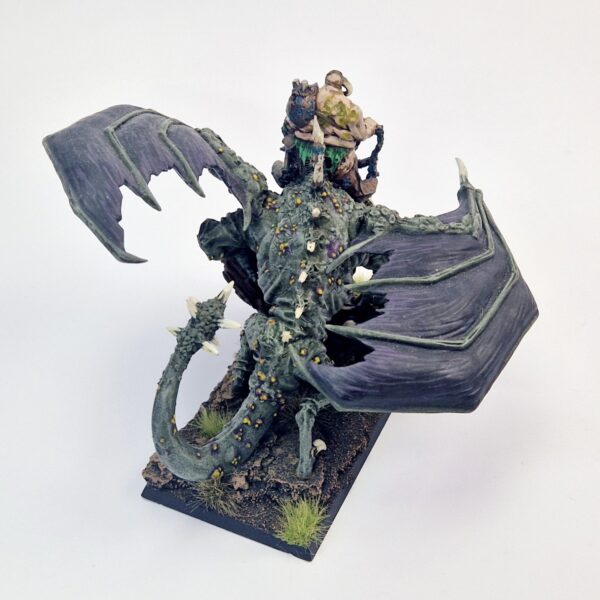 A photo of a Chaos Daemons Plague Lord on Jabberslythe Warhammer miniature