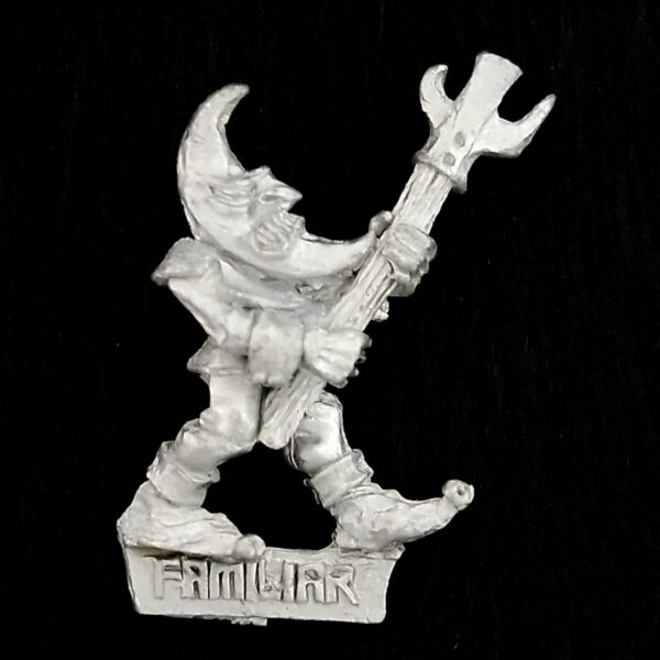 A photo of a Chaos Warriors Familiar Lune Warhammer miniature