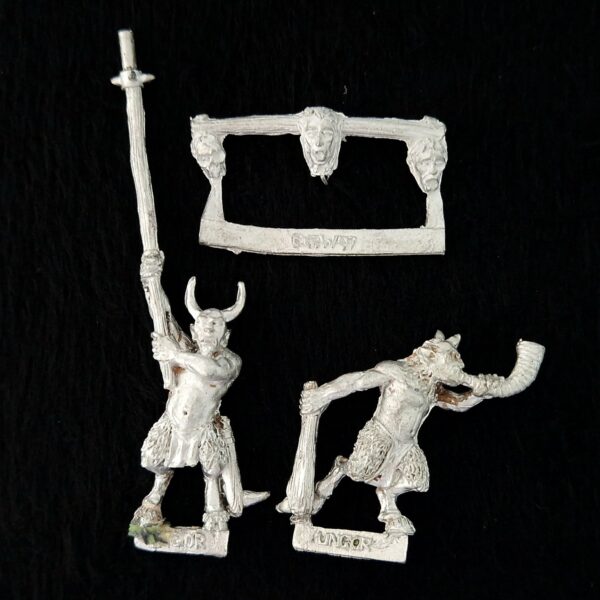 A photo of Beasts of Chaos Ungor Skirmishers Command Warhammer miniatures