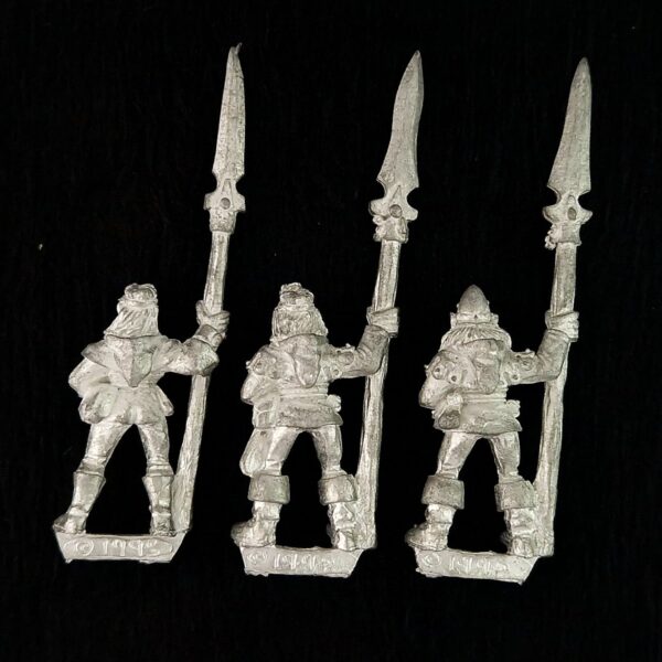 A photo of Wood Elves Glade Guard Spearmen Warhammer miniatures