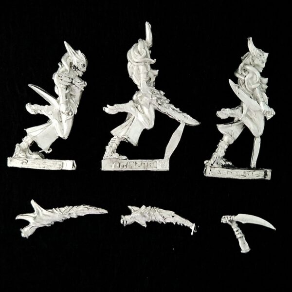 A photo of Chaos Daemons Daemonettes of Slaanesh Warhammer miniatures