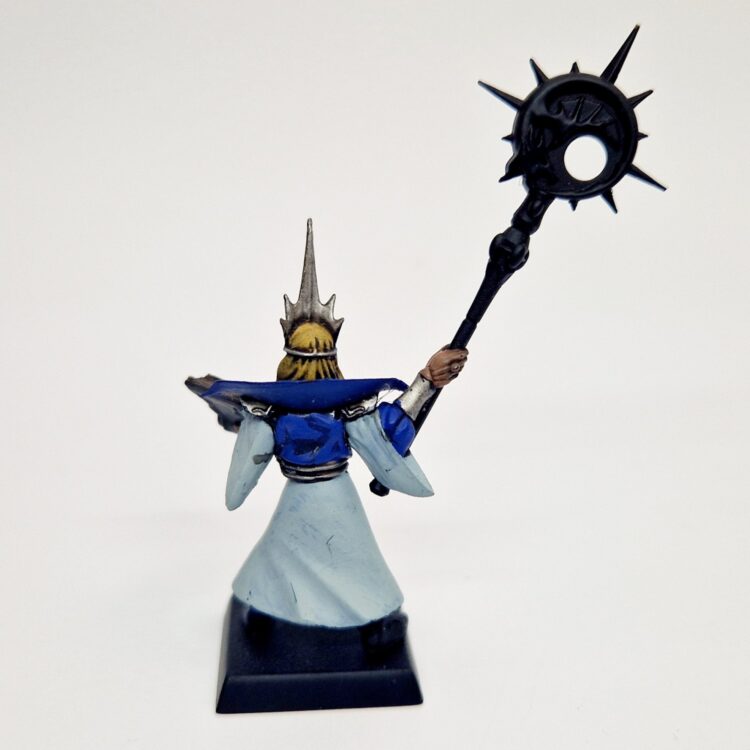 A photo of a High Elves Mage Warhammer miniature