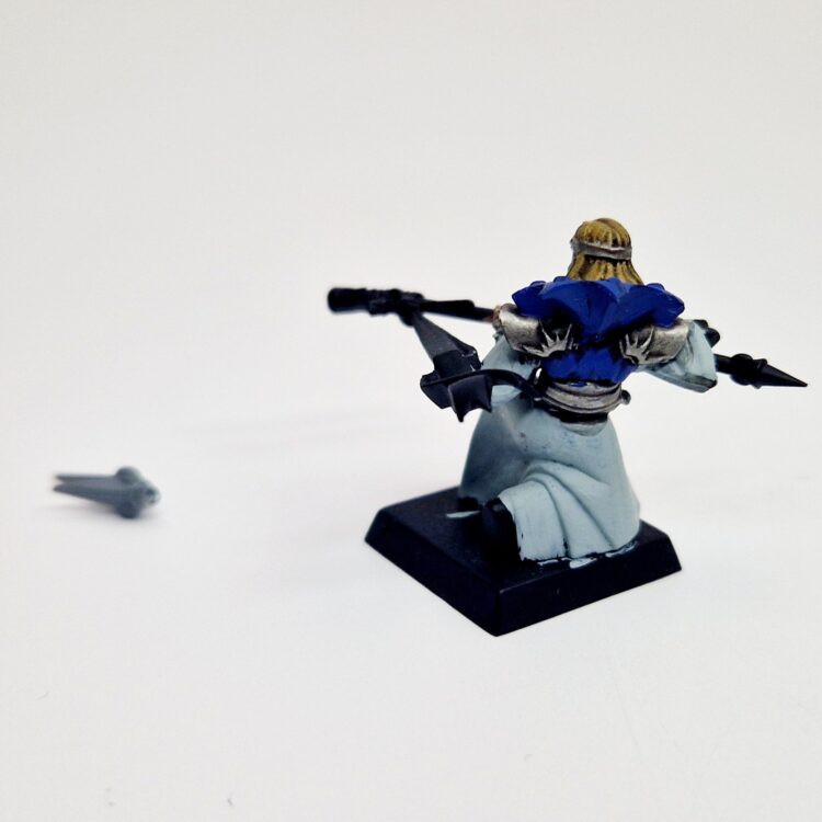 A photo of a High Elves Mage Warhammer miniature