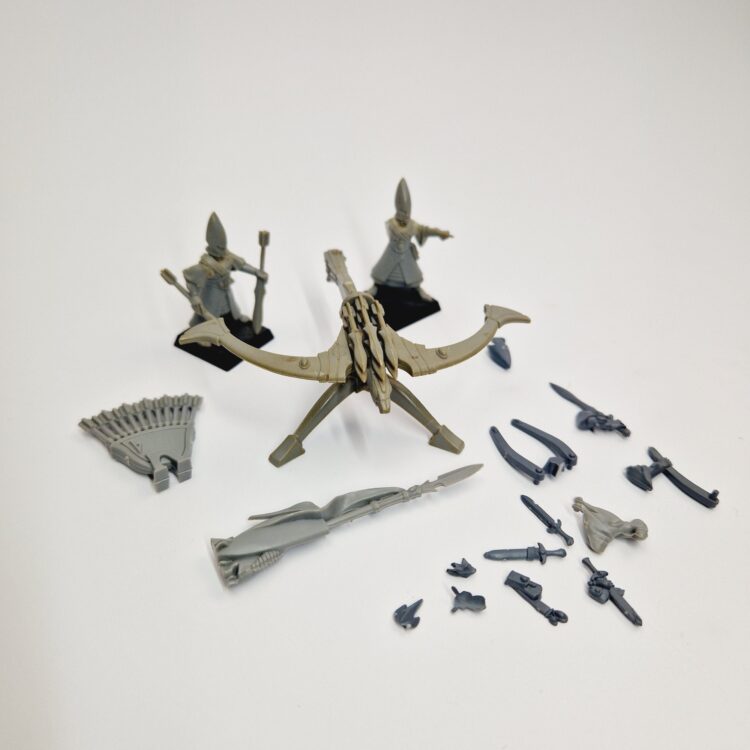 A photo of a High Elves Repeater Bolt Thrower Warhammer miniature