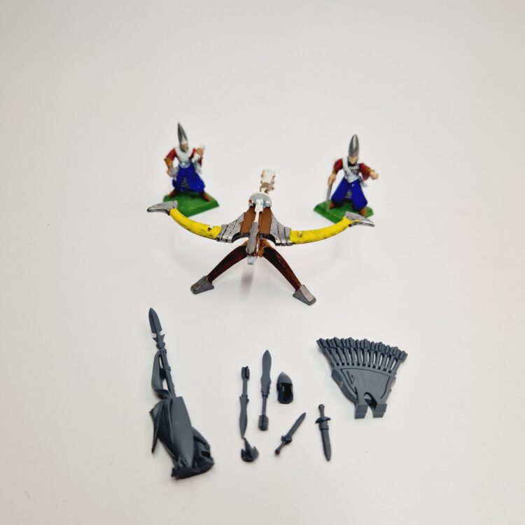 A photo of a High Elves Repeater Bolt Thrower Warhammer miniature