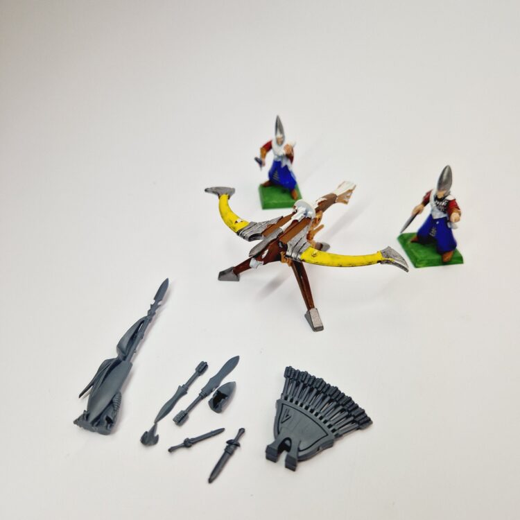 A photo of a High Elves Repeater Bolt Thrower Warhammer miniature