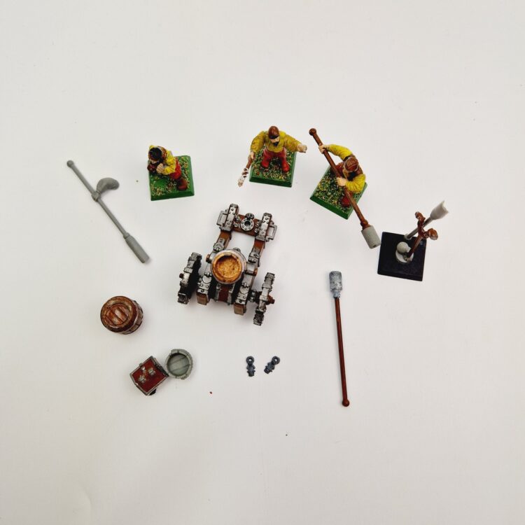 A photo of a The Empire Artillery Warhammer miniature