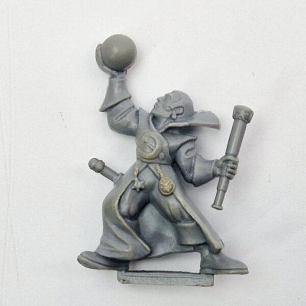 A photo of a Talisman Astronomer Warhammer miniature