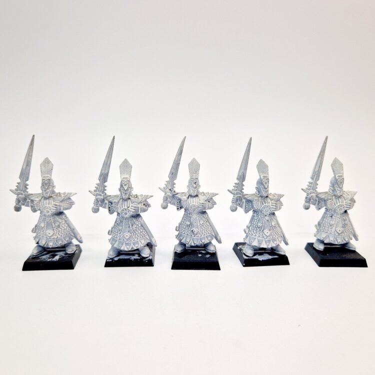 A photo of Dark Elves Warriors Warhammer miniatures