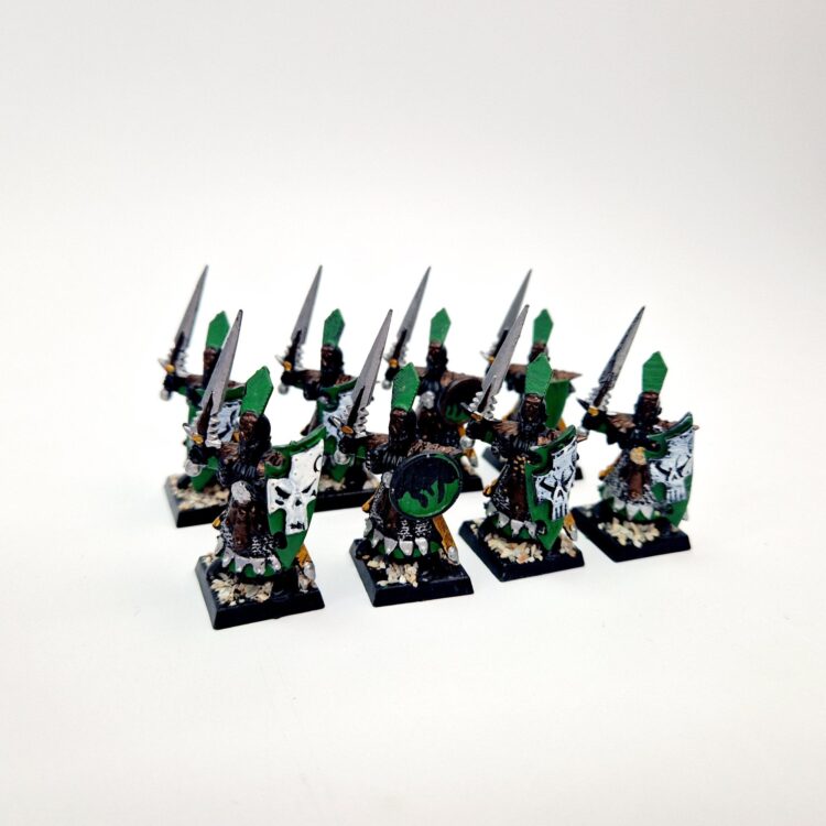 A photo of Dark Elves Warriors Warhammer miniatures