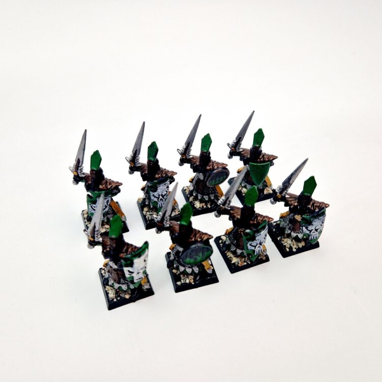 A photo of Dark Elves Warriors Warhammer miniatures